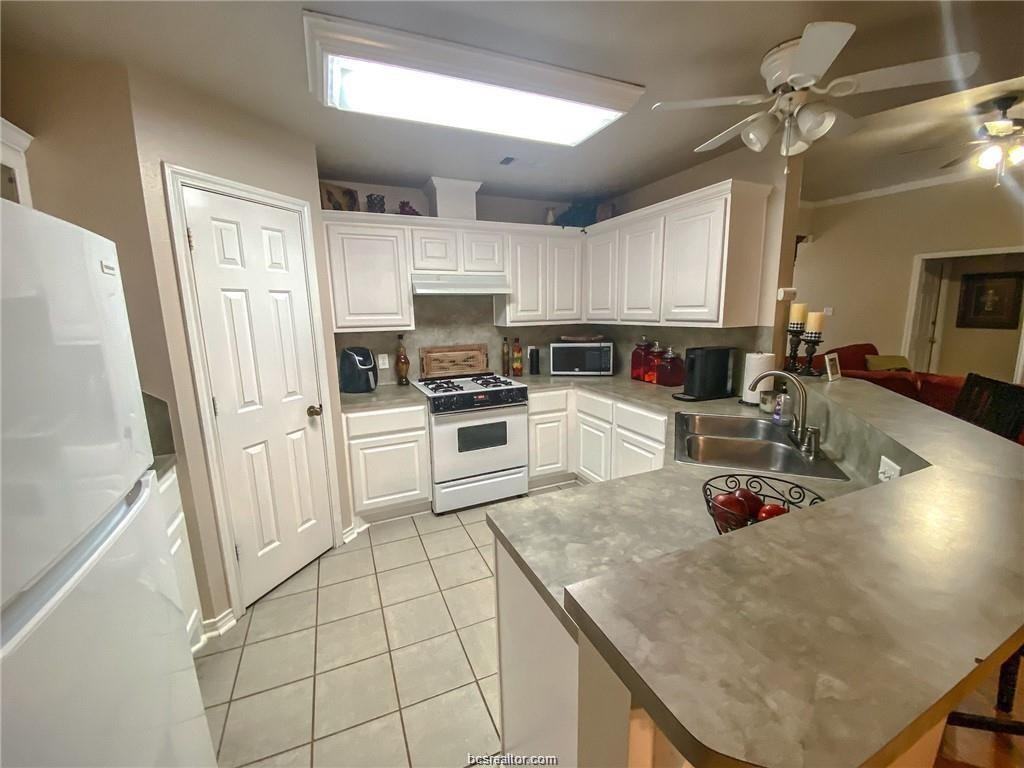 1317 Markham Ct - Photo 3 of 16