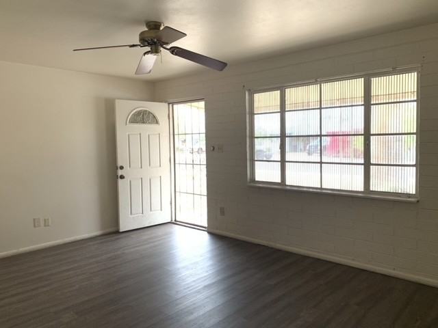 11383 N 114th Ave - Photo 2 of 14