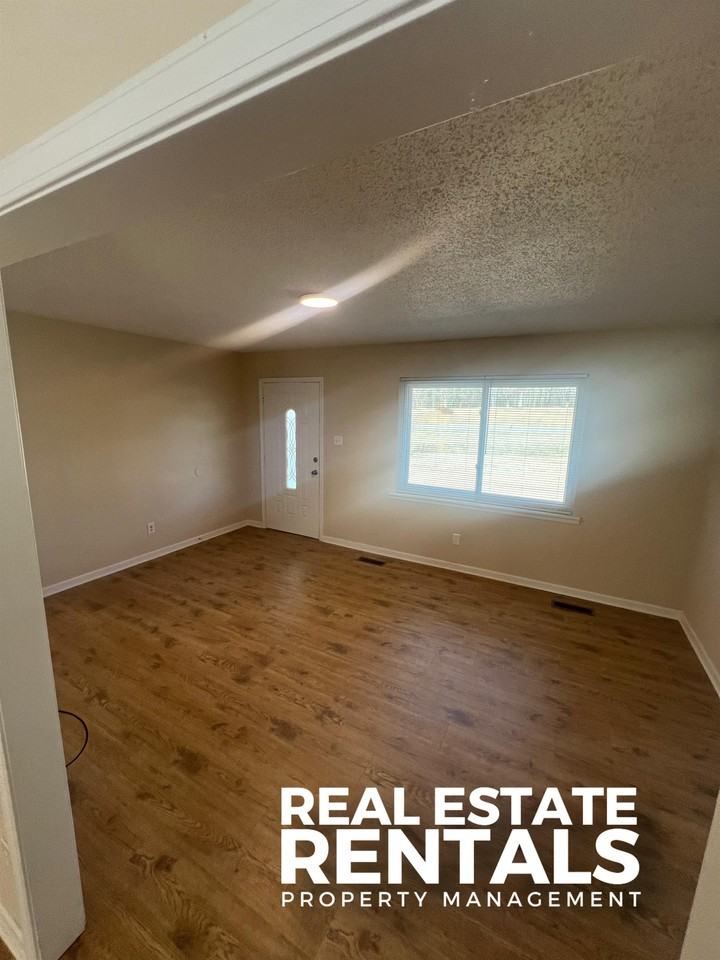 4580 Rainbow Dr - Photo 3 of 40
