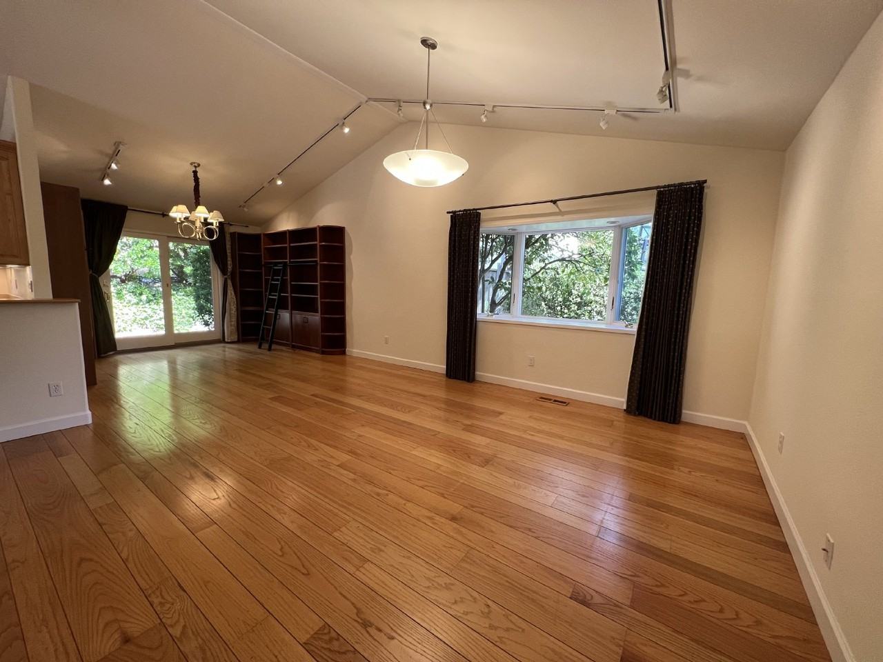 200 Forbes Ave - Photo 3 of 21