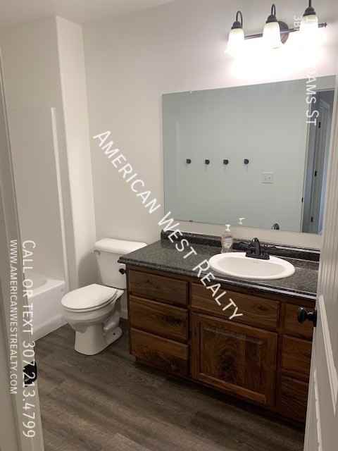 1148 Adams St - Photo 7 of 9