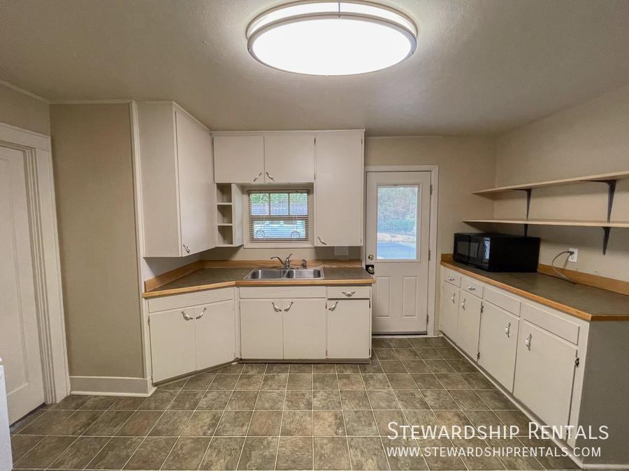 1697 Orchard St - Photo 5 of 23