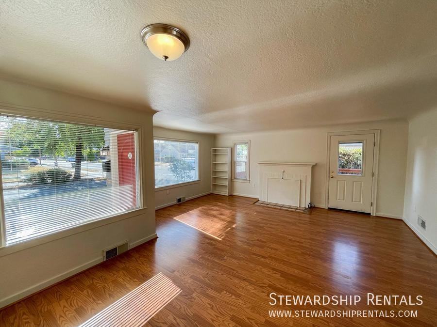 1790 Mill St - Photo 5 of 35