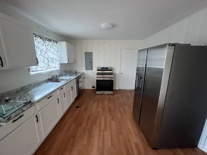 316 Powell St - Photo 2 of 10