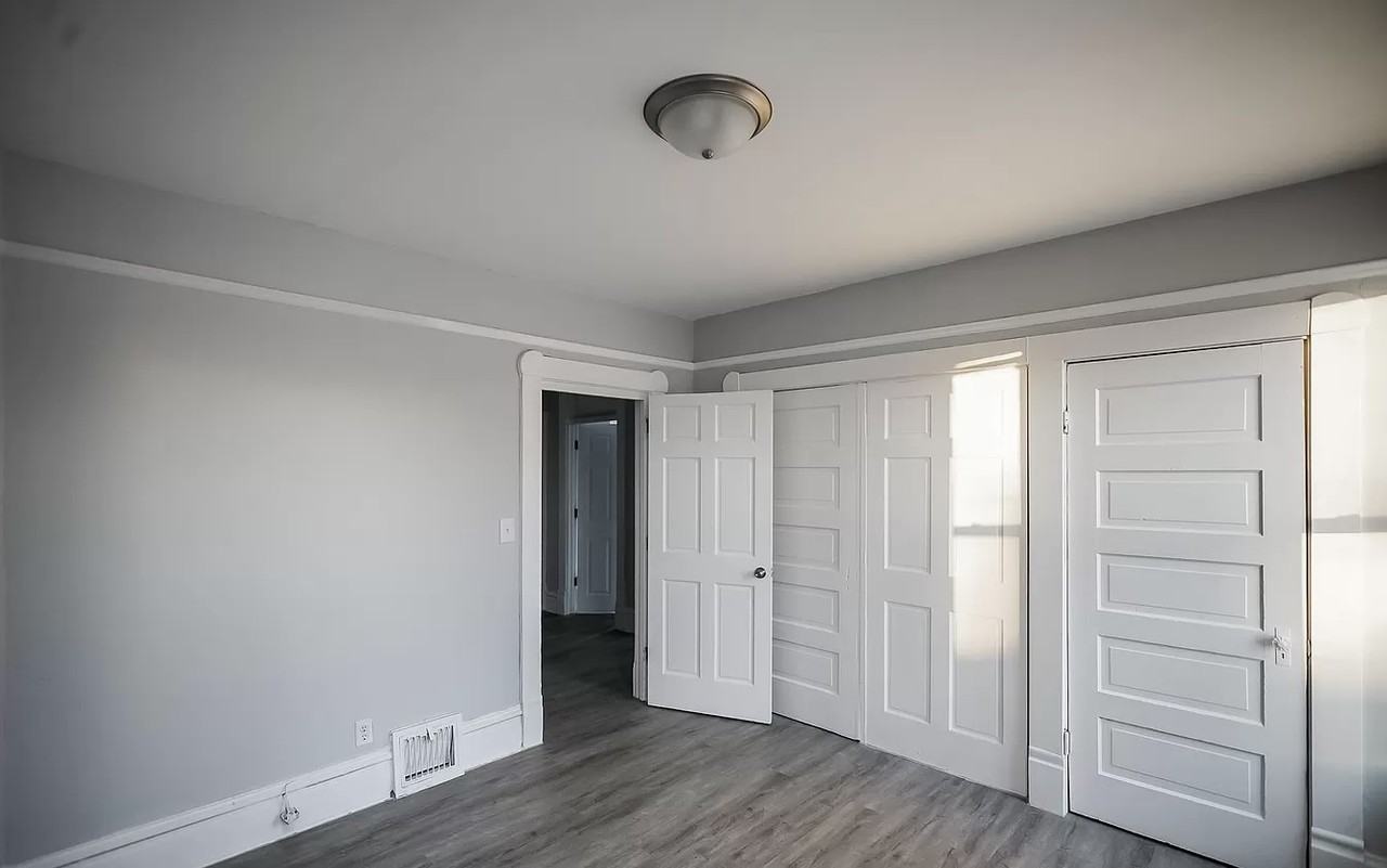 1107 N Sheridan Rd #2 - Photo 4 of 9