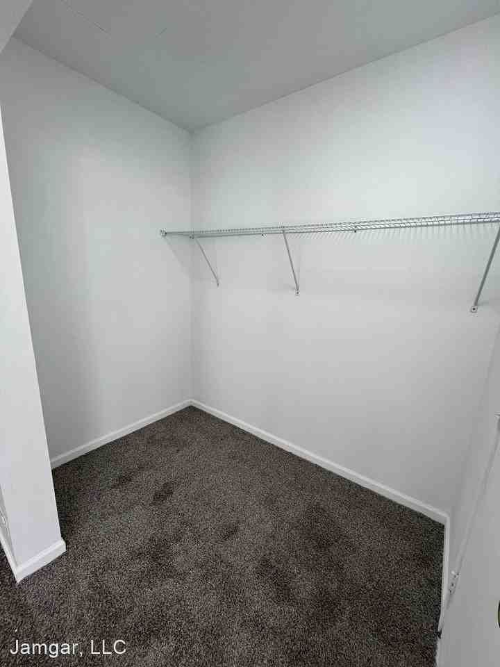 327 N Pine - Photo 3 of 9