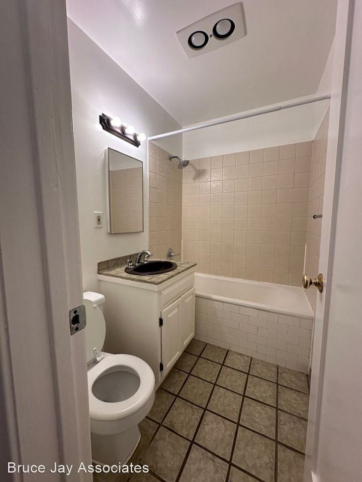 1976 Hillhurst Ave - Photo 3 of 8