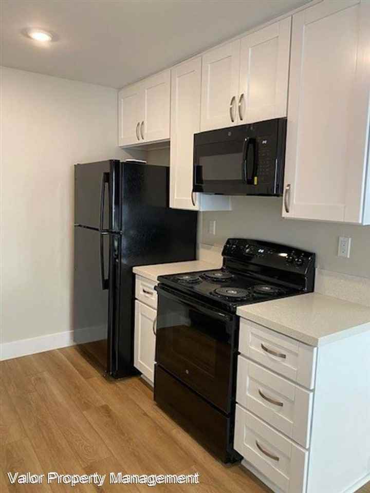 285 Elder Ave - Photo 2 of 11