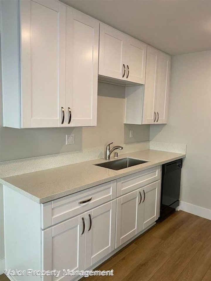 285 Elder Ave - Photo 3 of 11
