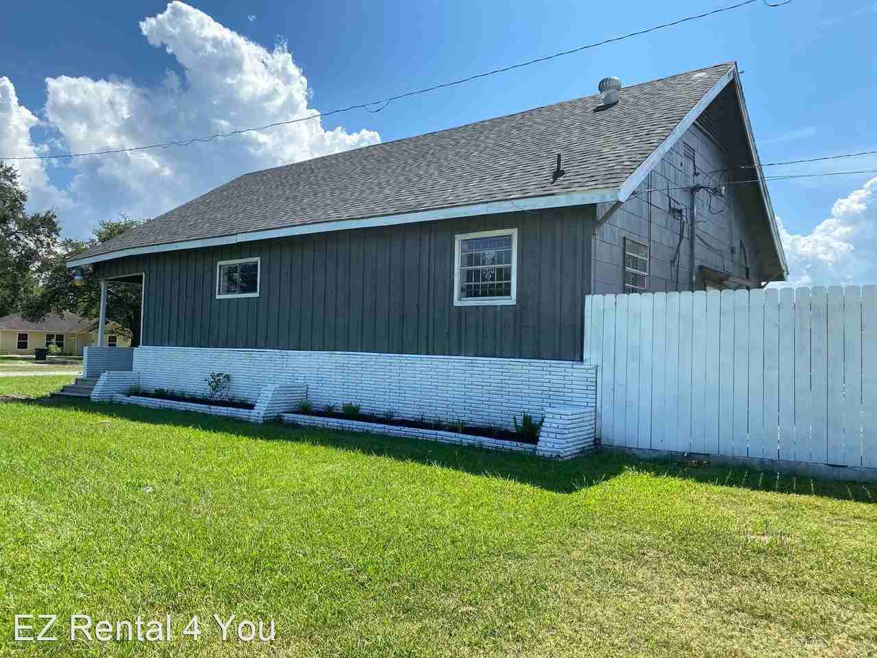 1349 Thomas Blvd - Photo 2 of 24