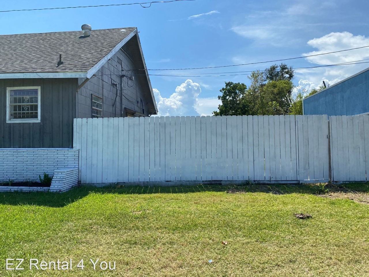 1349 Thomas Blvd - Photo 3 of 24