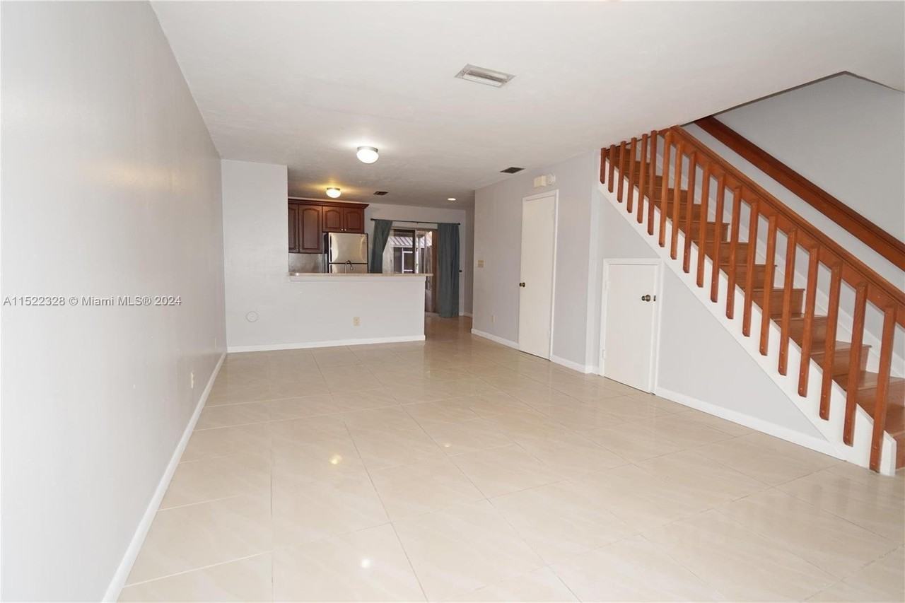 2913 Cambridge Ln - Photo 2 of 8