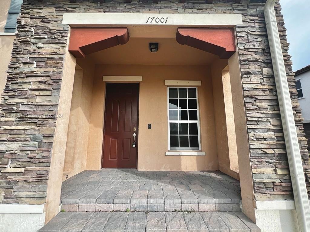 17001 Sw 96th St - Photo 2 of 8