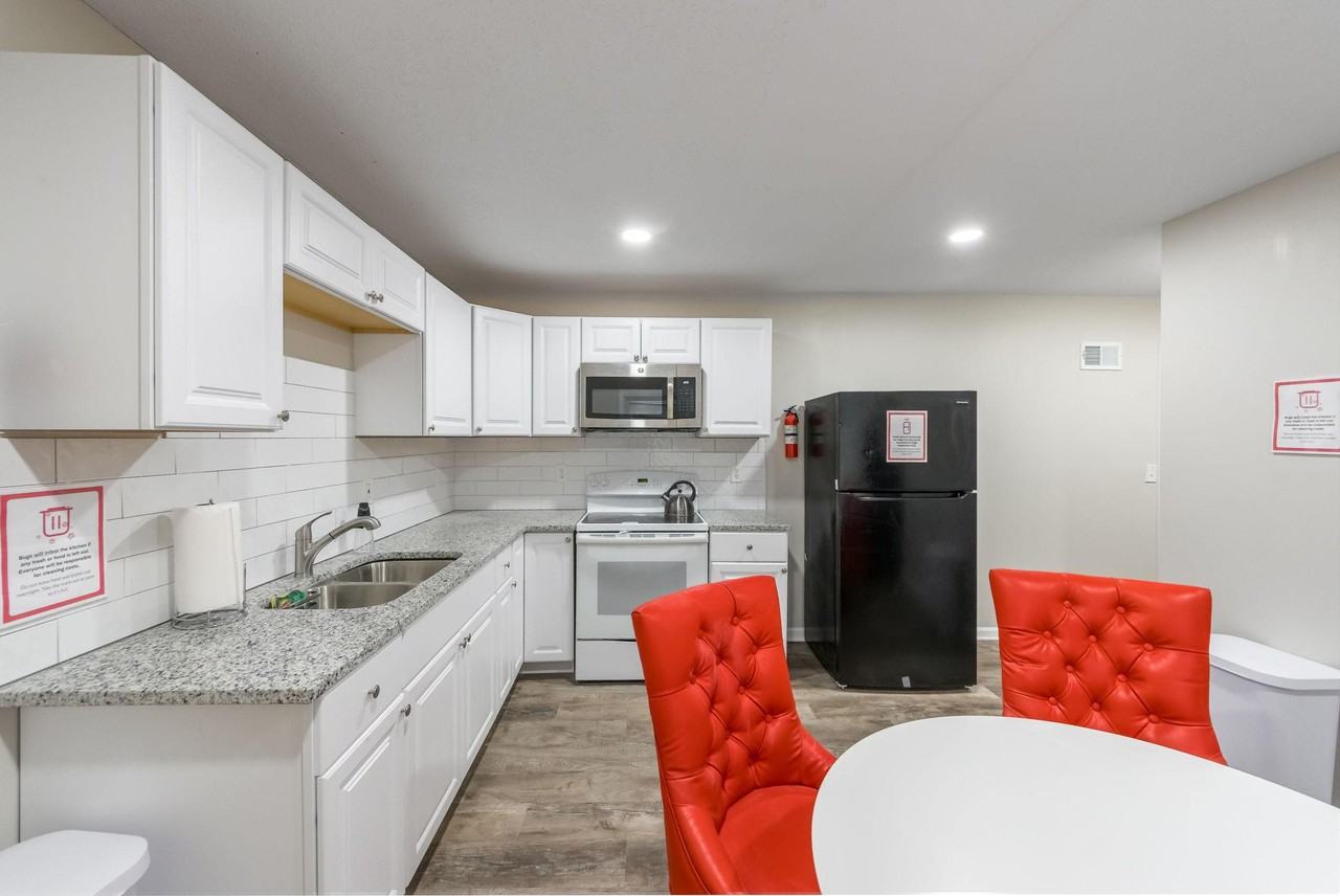 Windsor Rd - Photo 3 of 8