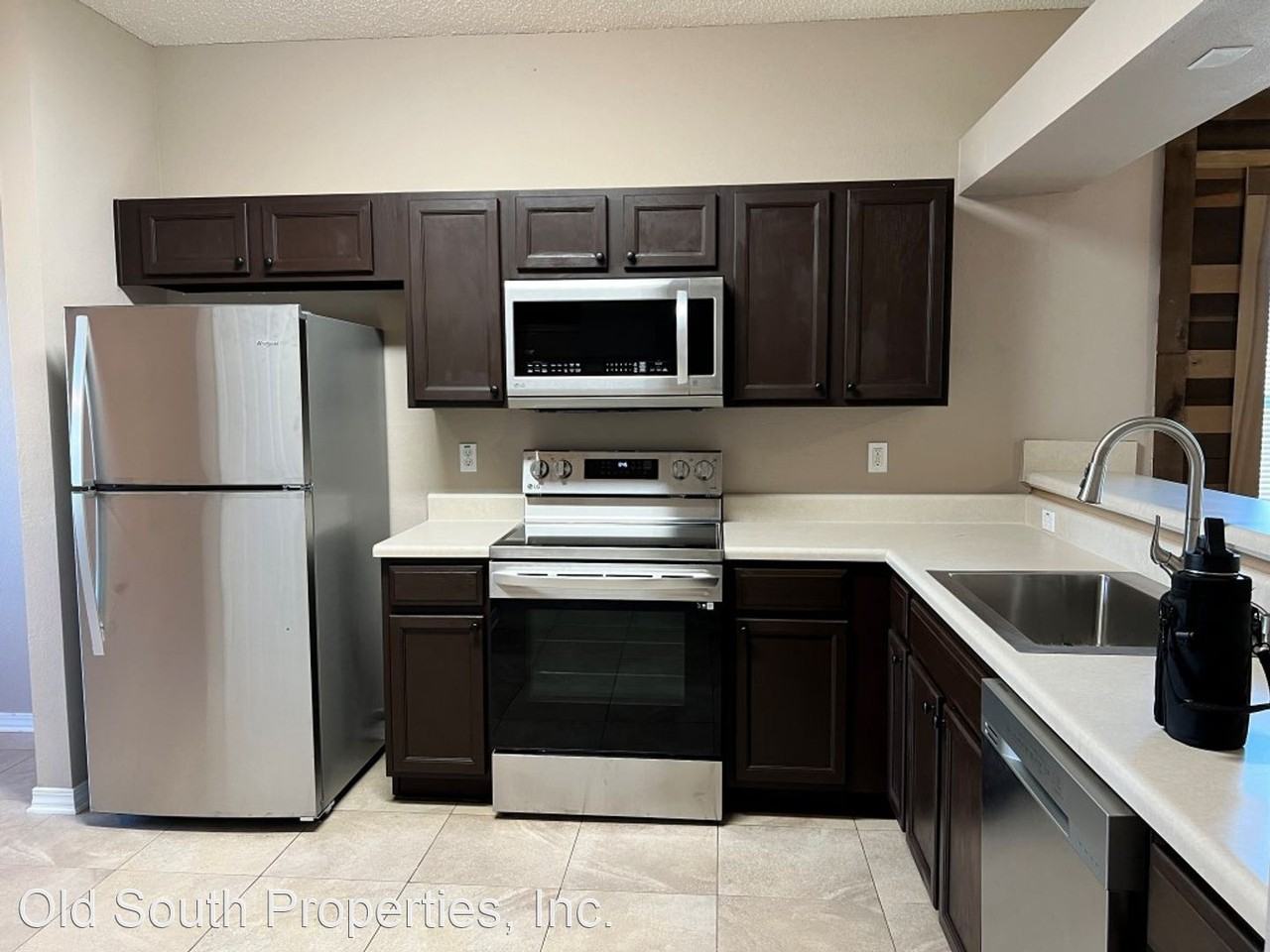 1489 Newcastle Way - Photo 3 of 12