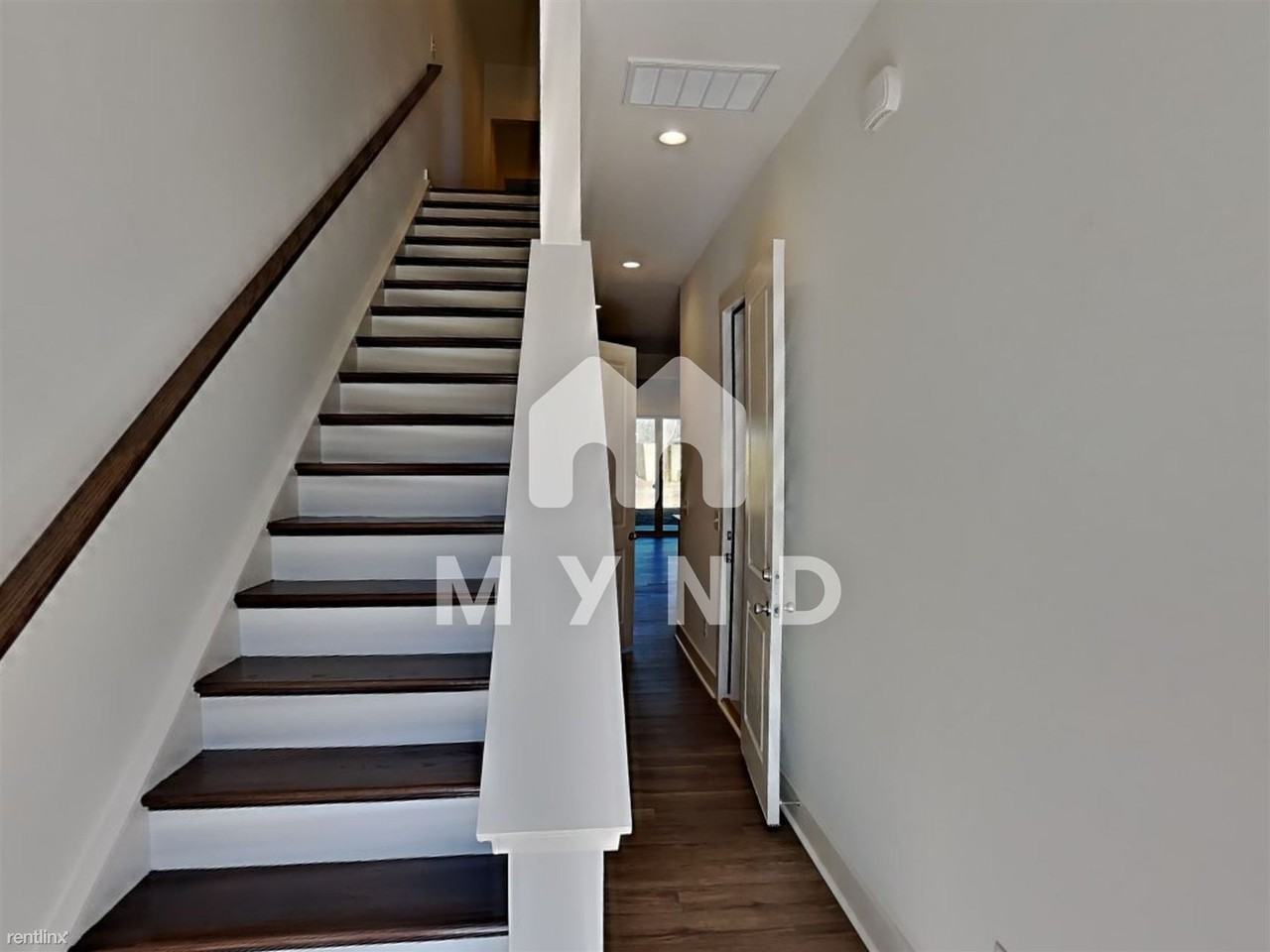 924 Wainwright Ave - Photo 3 of 25