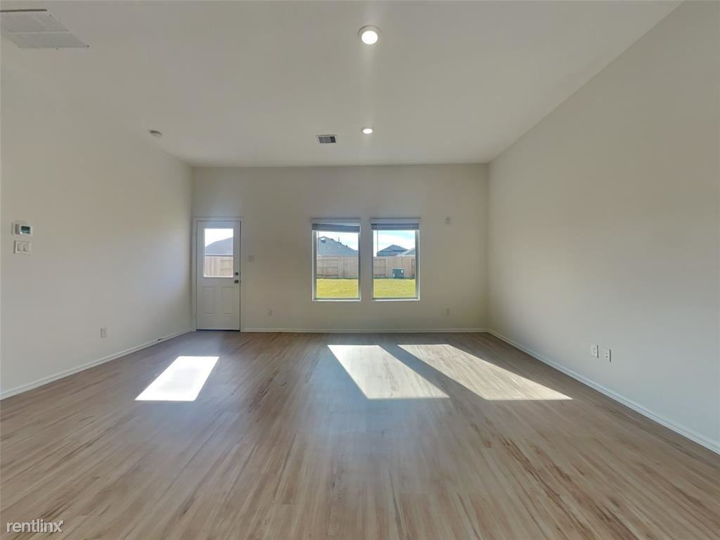 27019 Breakaway Ln - Photo 2 of 4