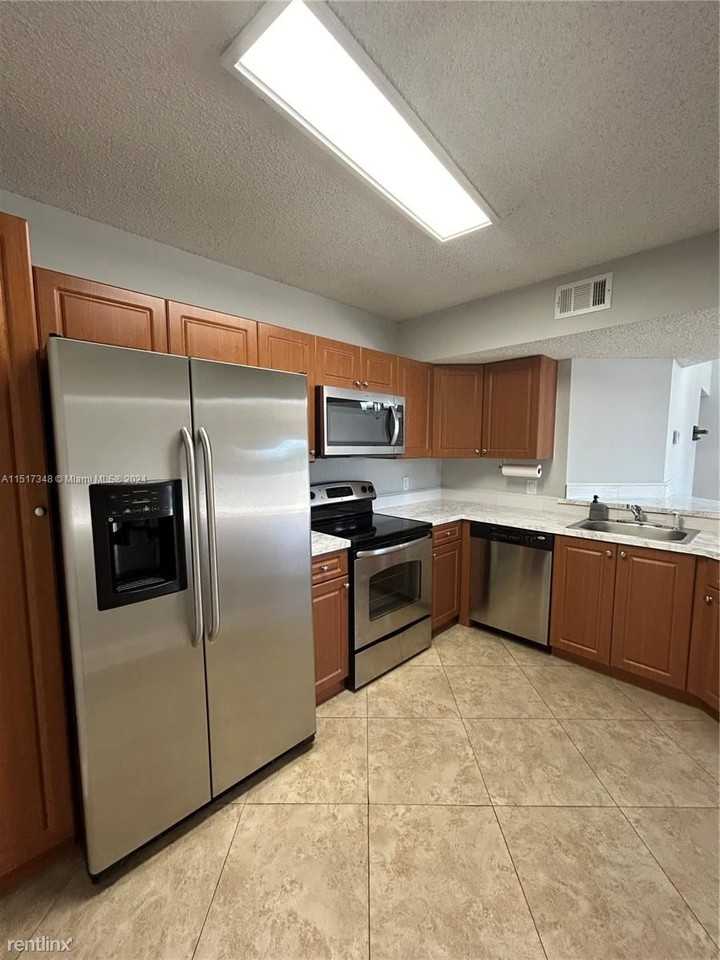 8821 Wiles Rd #305