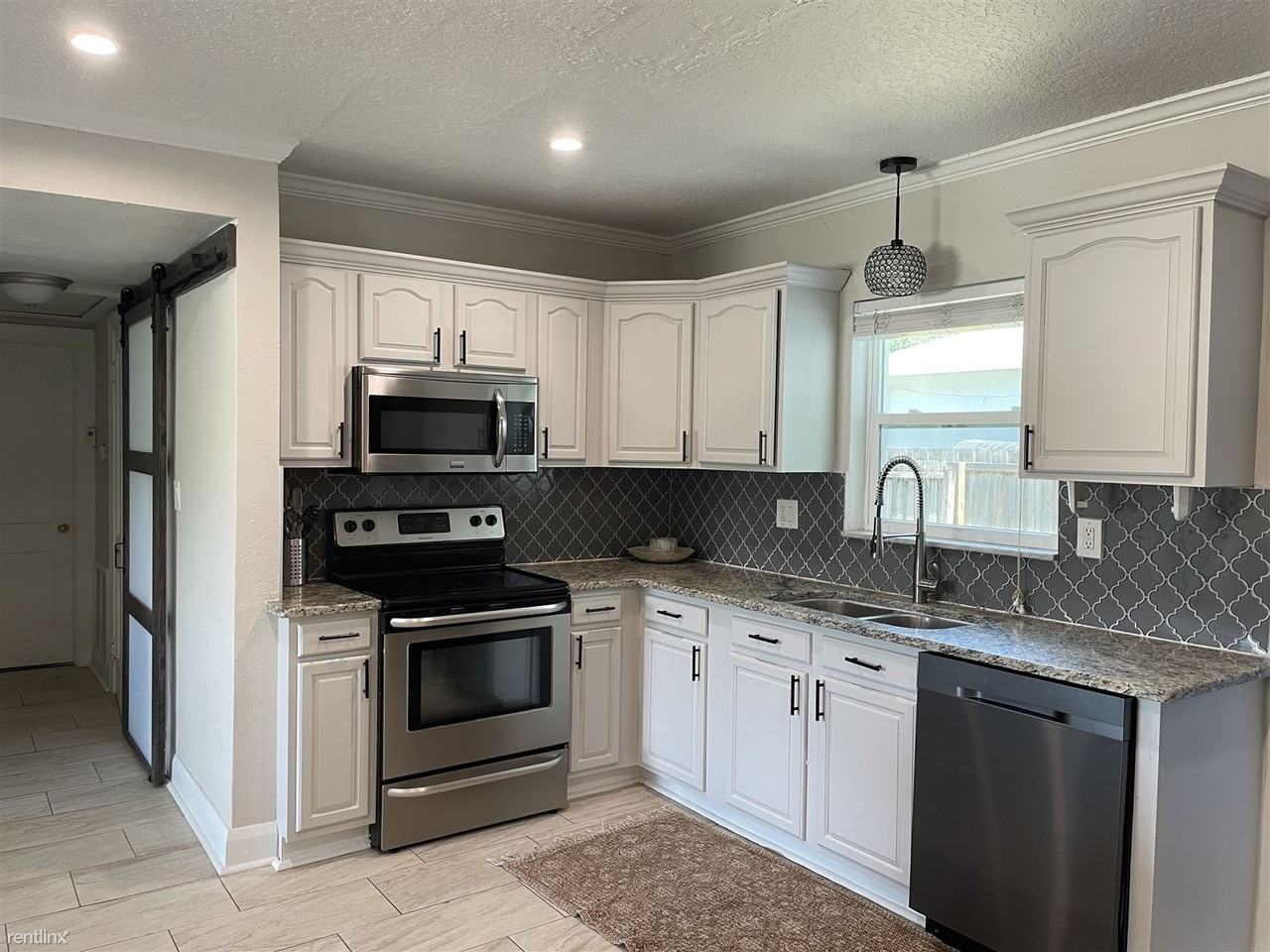 1908 S Church Ave - Photo 2 of 10