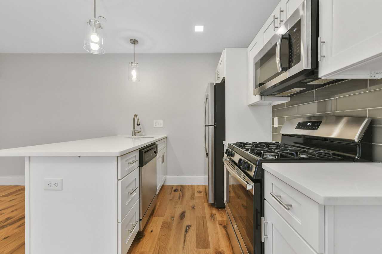 72 W Eagle St #2