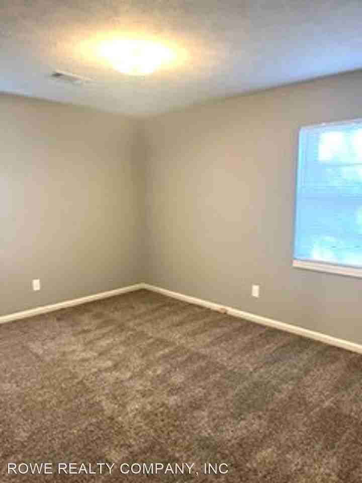 1533 14TH AVENUE - Photo 2 of 8