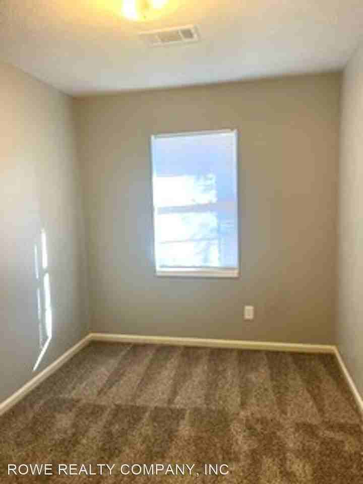 1533 14TH AVENUE - Photo 3 of 8