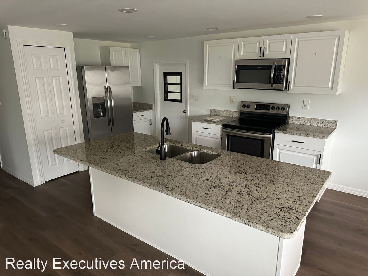 7412 Western Circle Dr - Photo 3 of 14