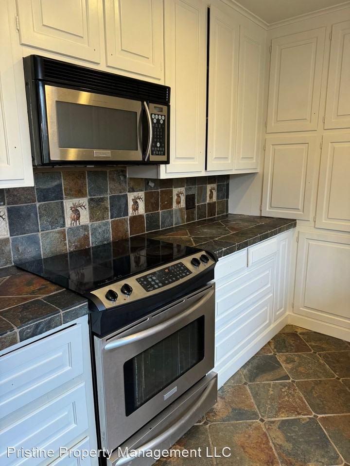 636-638 Town Oaks - Photo 2 of 14