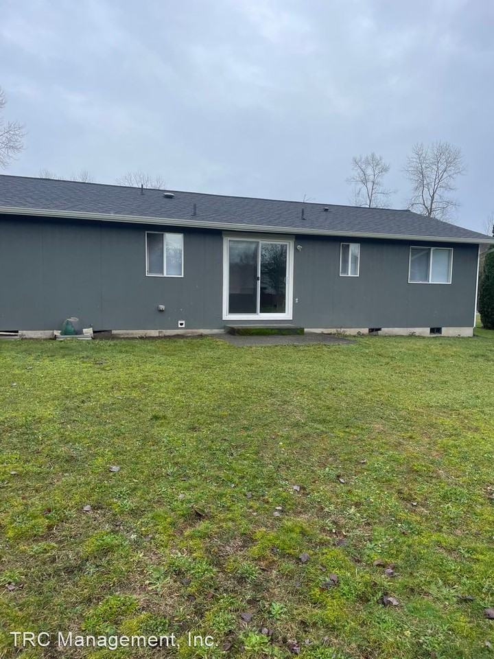 15476 Hilding Drive SE - Photo 3 of 16