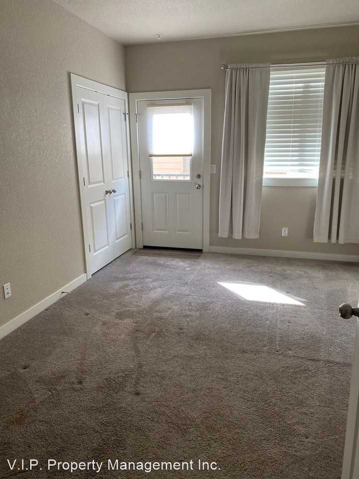 7625 SE Milwaukie Ave - Photo 3 of 7