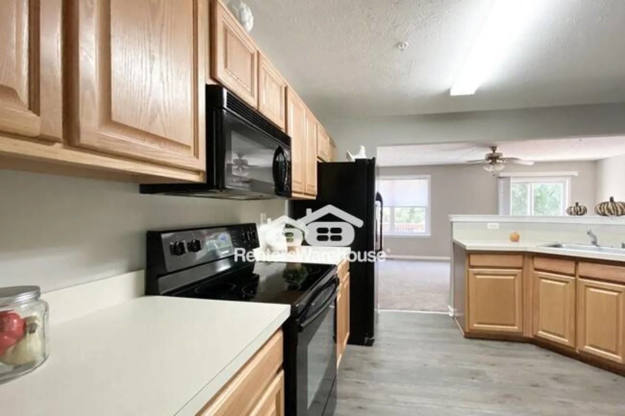 8020 Delores Ct - Photo 3 of 17
