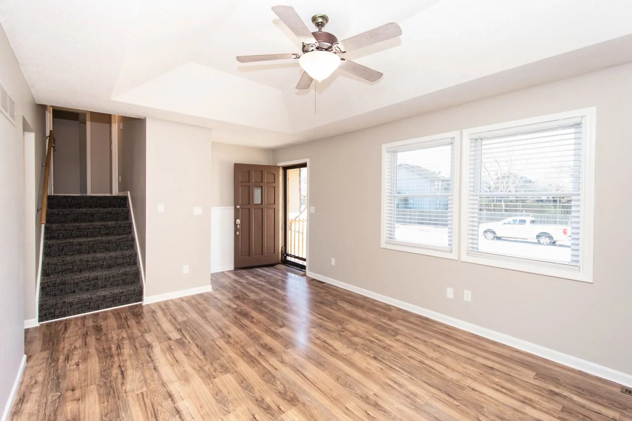 613 Se Westwind Dr - Photo 2 of 10