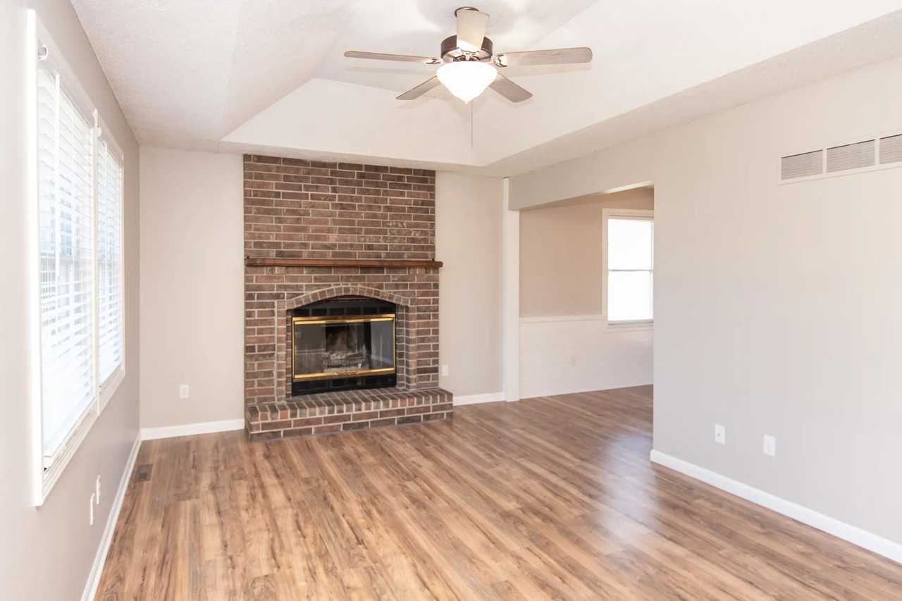 613 Se Westwind Dr - Photo 3 of 10