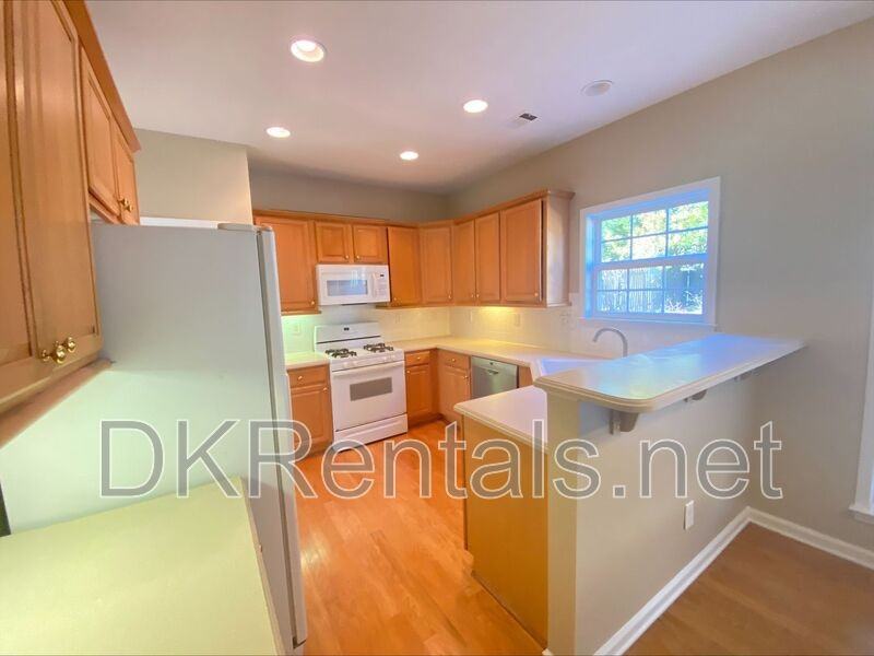 2212 Rosemoore Walk - Photo 3 of 21