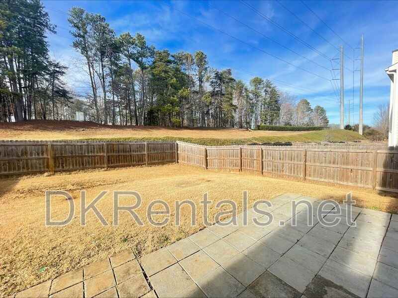 2355 Mayfair Dr - Photo 3 of 18