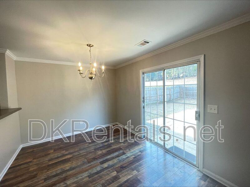 2355 Mayfair Dr - Photo 6 of 18