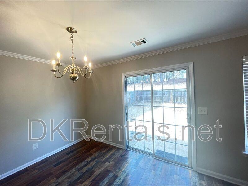 2355 Mayfair Dr - Photo 7 of 18