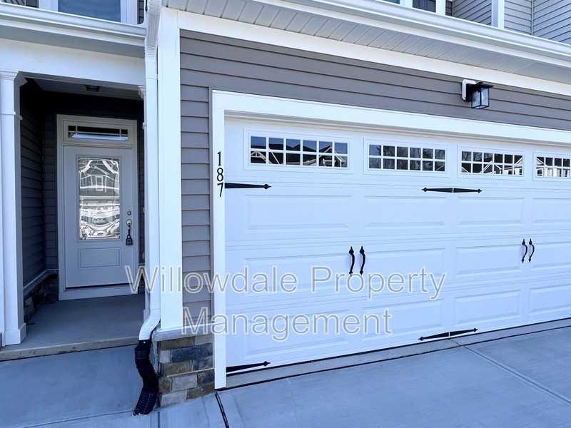 187 Royal Star Way #383 - Photo 2 of 29