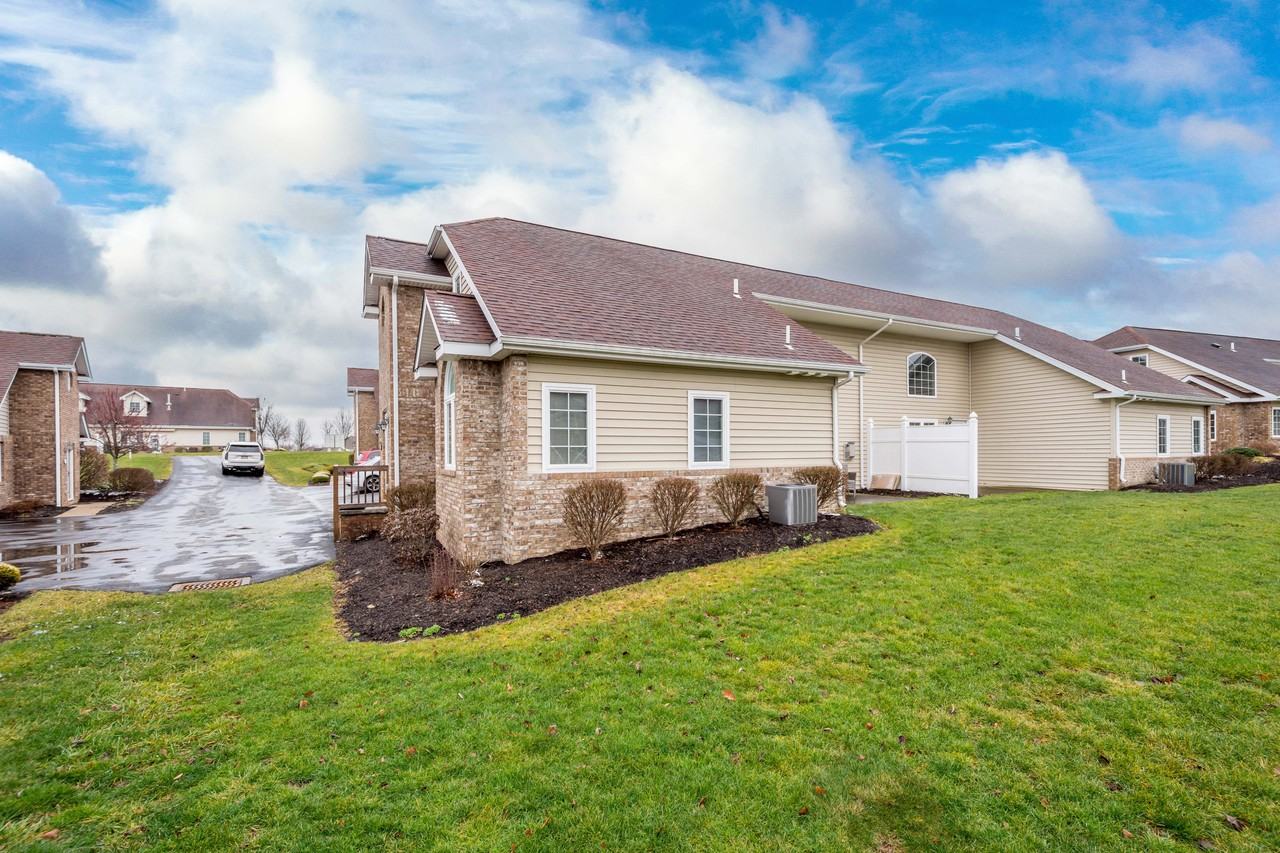 72 Nicholas Drive - Photo 3 of 31