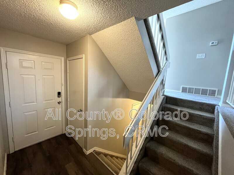 2058 Palm Dr - Photo 3 of 23