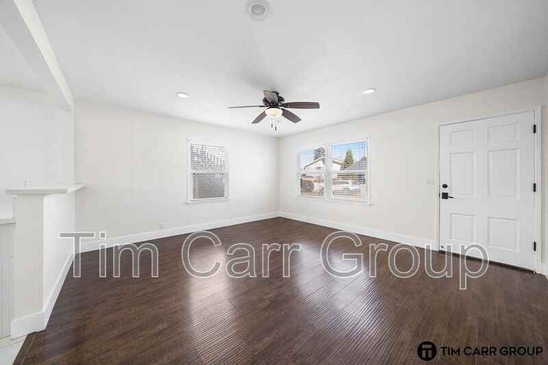 143 Walnut St - Photo 3 of 14