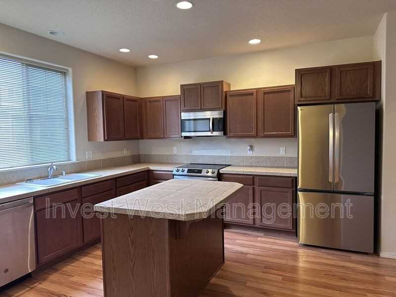 1525 Neway - Photo 2 of 32