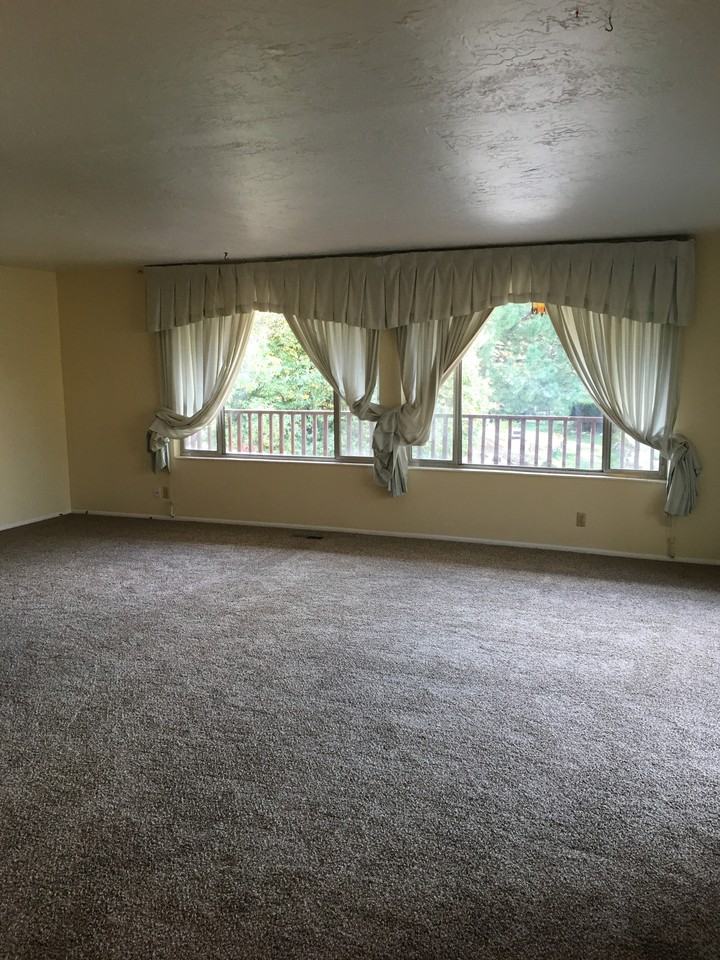 2725 Commonwealth Ave - Photo 3 of 9