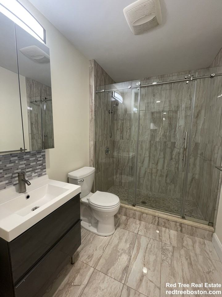 1616 Beacon St #3 - Photo 5 of 50