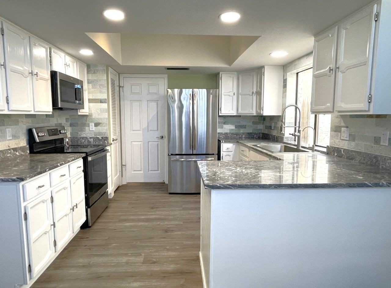 2117 W Navarro Ave - Photo 2 of 25