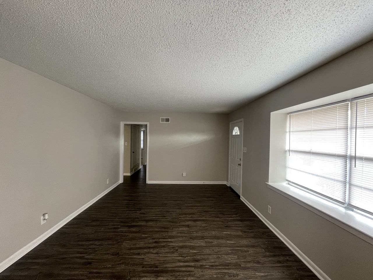 5124 Craigmont Dr - Photo 3 of 20