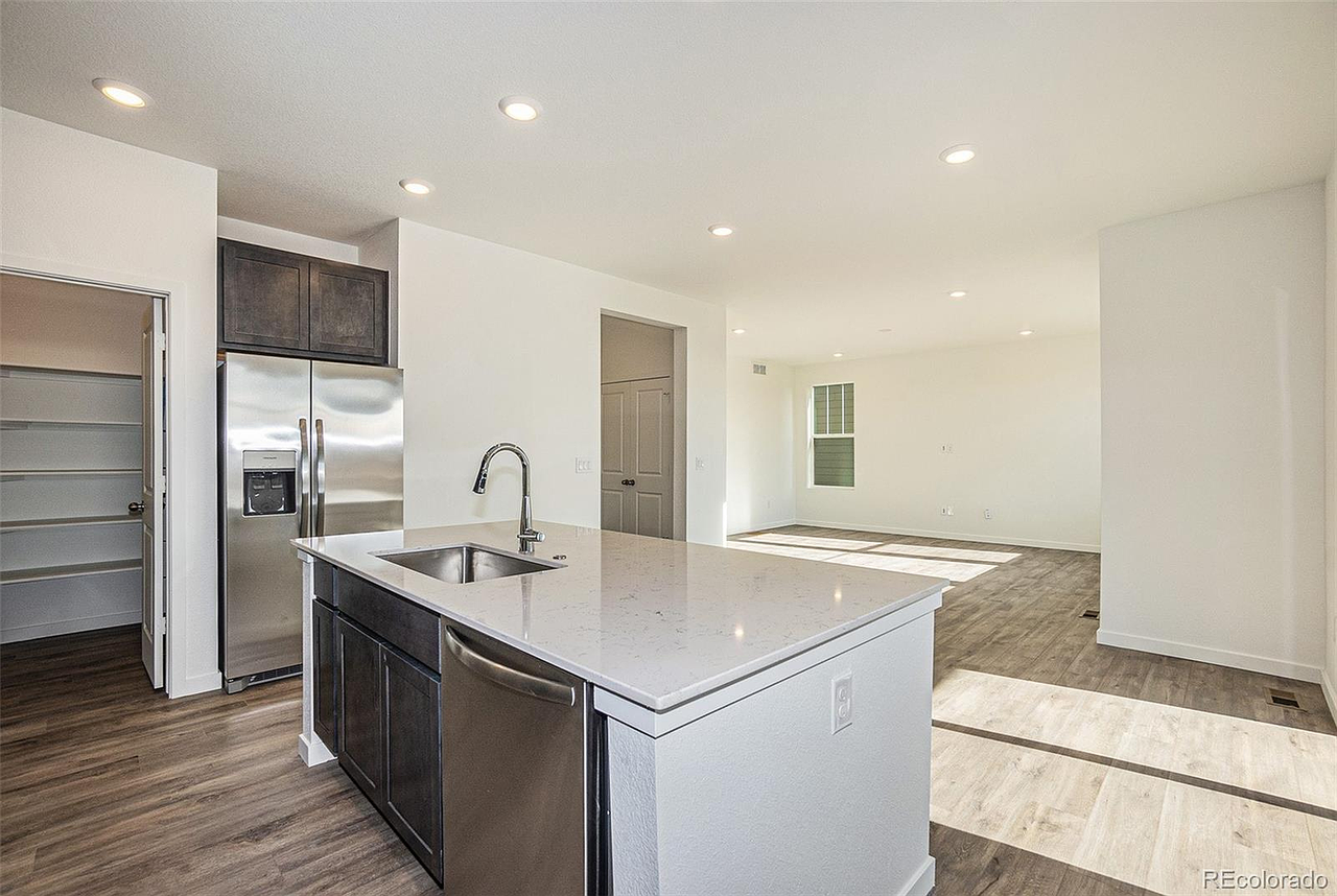 650 Rob Roy Ct - Photo 3 of 20