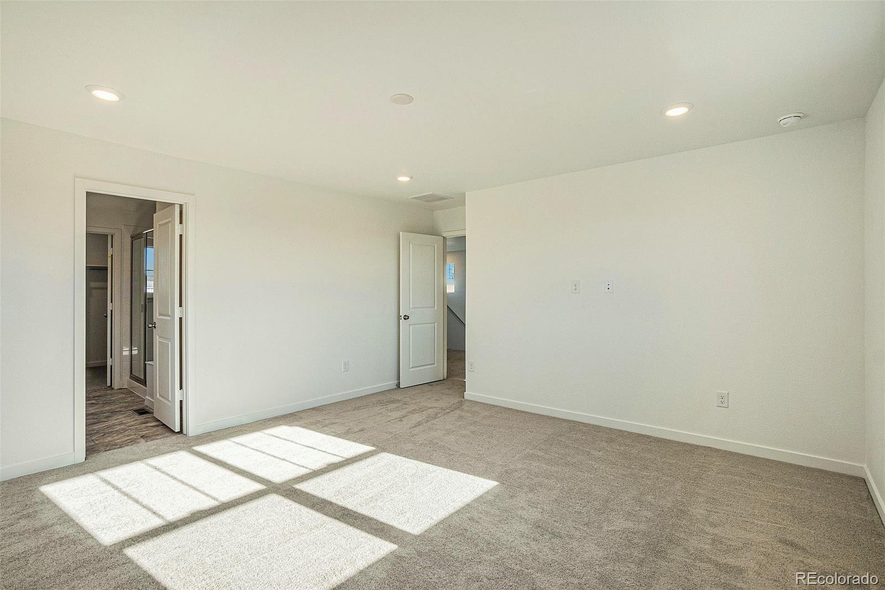 650 Rob Roy Ct - Photo 5 of 20