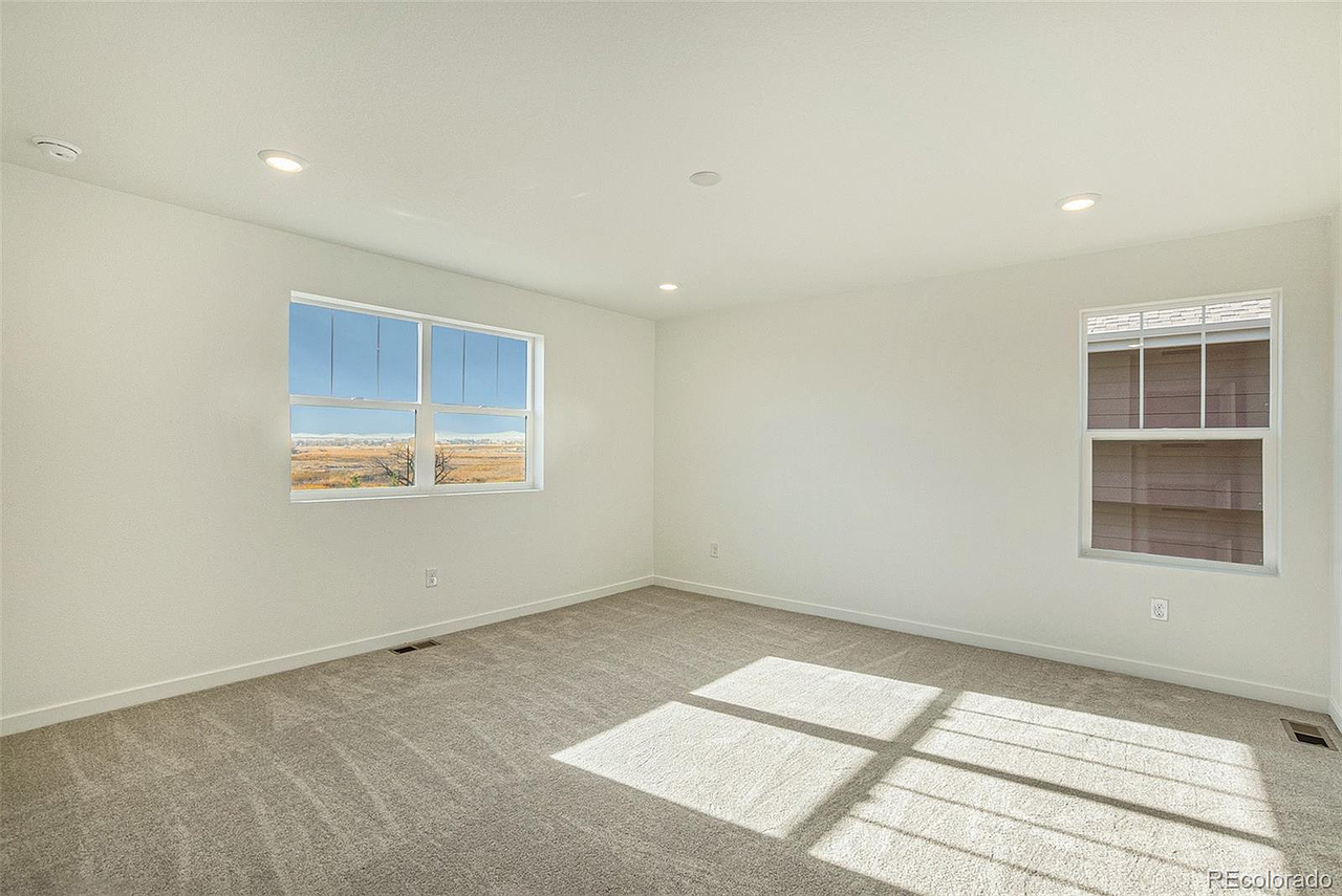 650 Rob Roy Ct - Photo 6 of 20