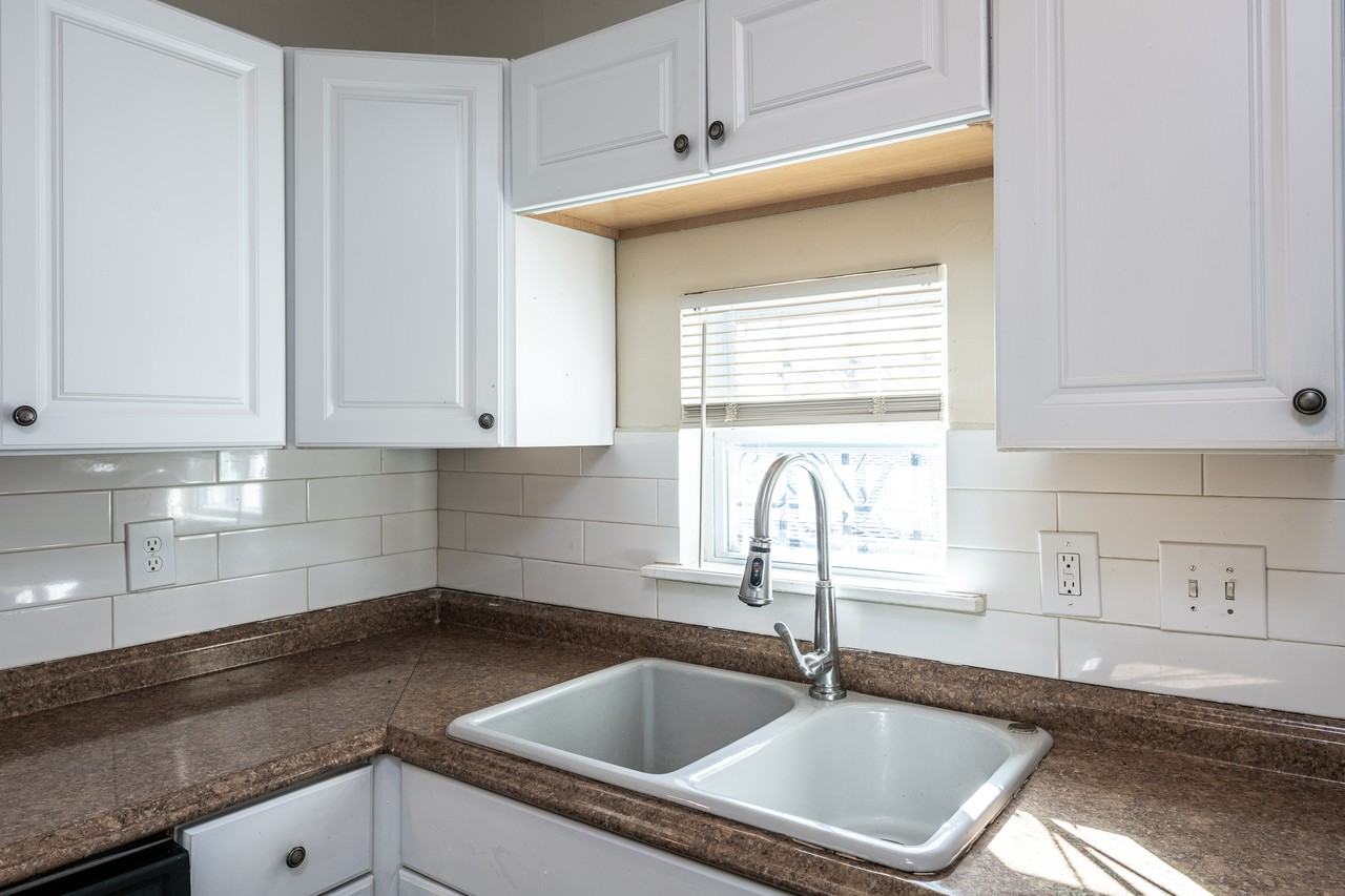 404 Paines Ave Nw - Photo 3 of 13